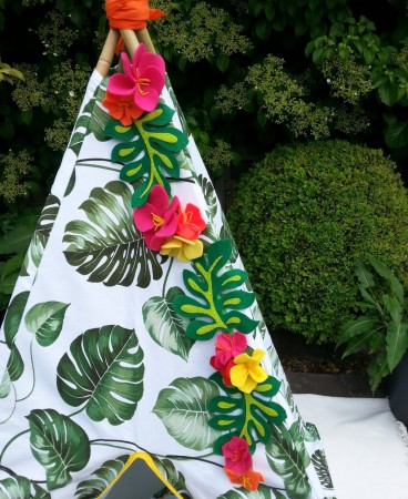 Bloemenslinger van vilt